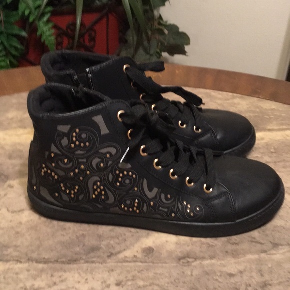 Via Pinky Sneakers - Picture 8 of 8